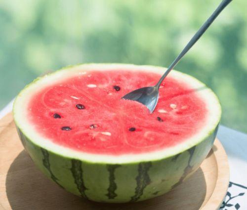 连三吃瓜,揭秘娱乐圈背后的那些事儿