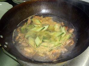 产后吃瓜汤做法,滋补养身,助力妈妈恢复健康